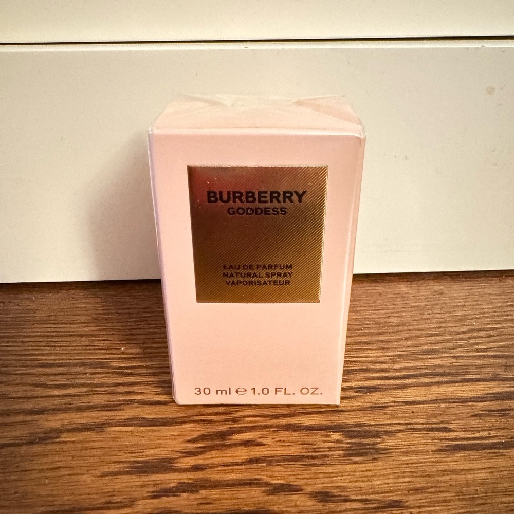 Burberry Goddess 1.0 oz Eau de Parfum BRAND NEW